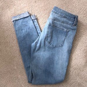 Uniqlo Light Wash Mid Rise Skinny Jeans